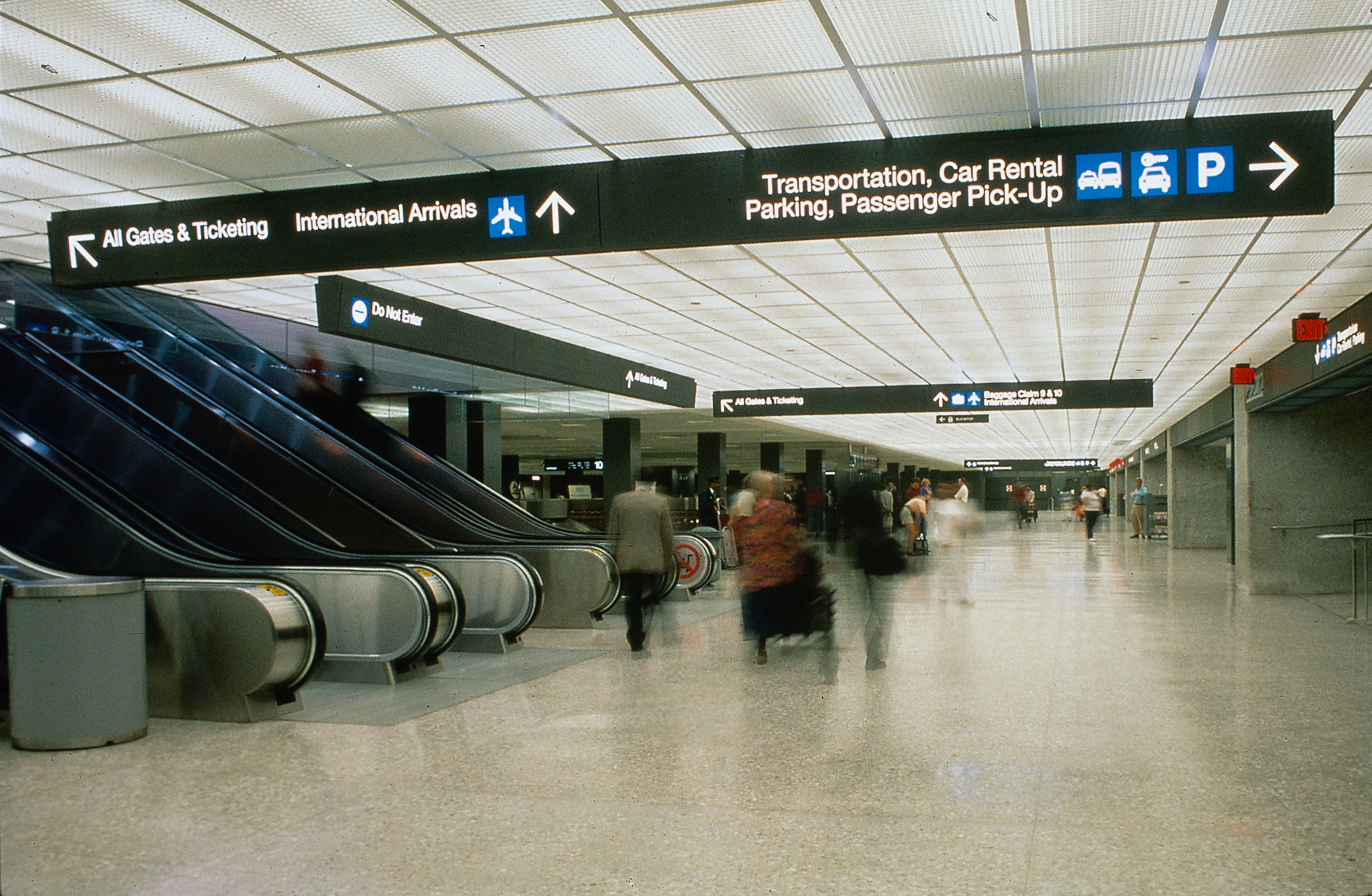 Project image 2 for Signage, Washington Dulles International Airport